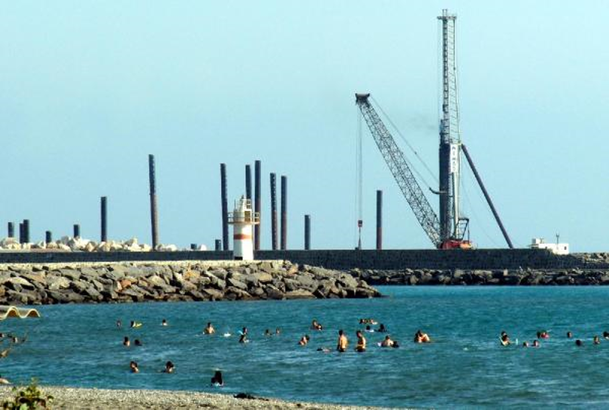 \'Nükleer ve Termik Santraller Mersin\'de Denizi Yaşanmaz Hale Getirir\'