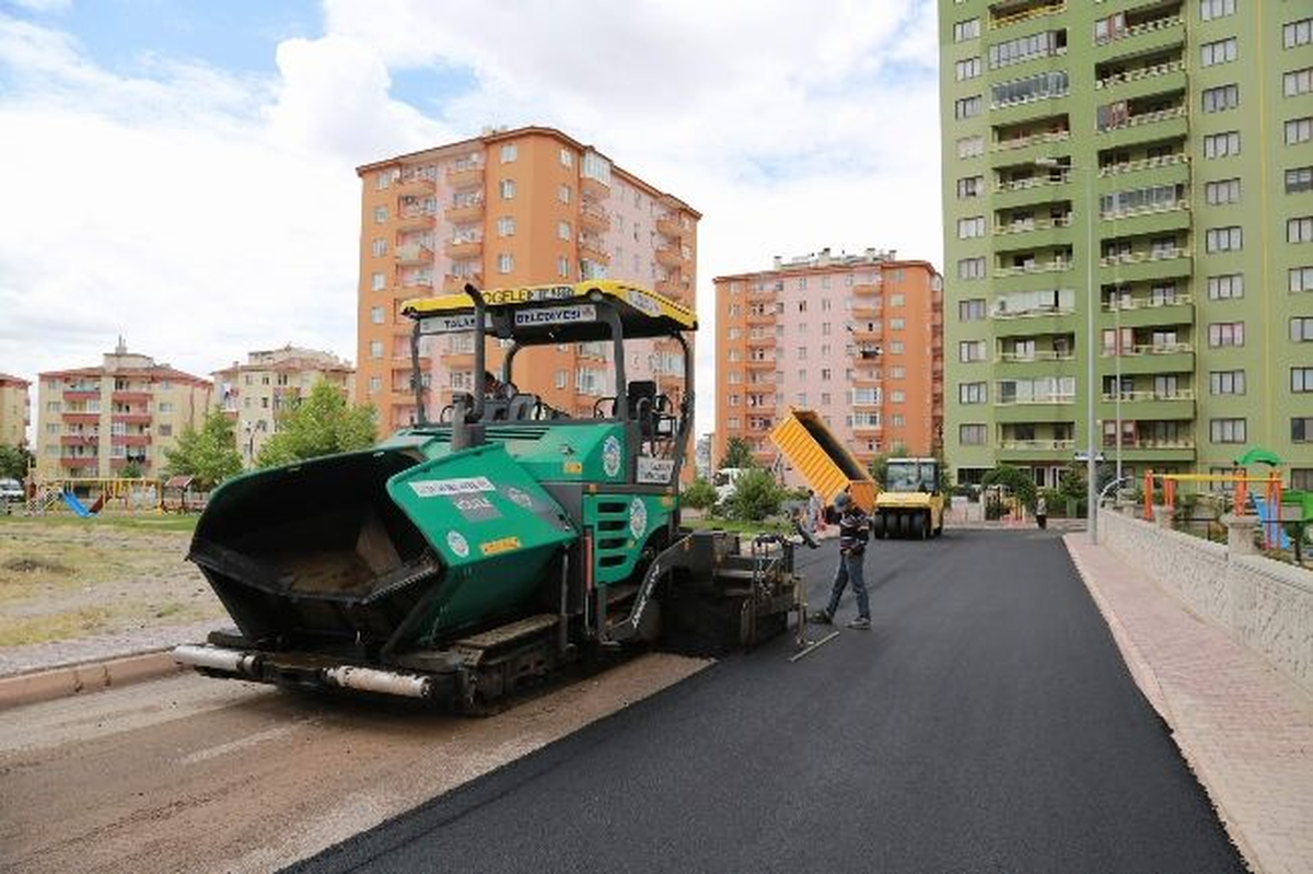Ovacık\'ta Köy Yolları Asfaltlanıyor