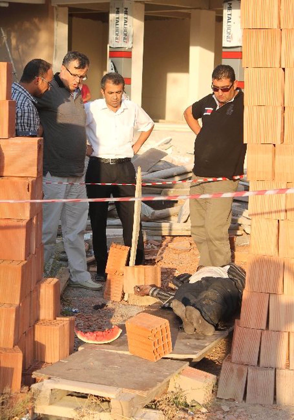 Sokakta Ölü Bulunan Ağabeye Son Bakış