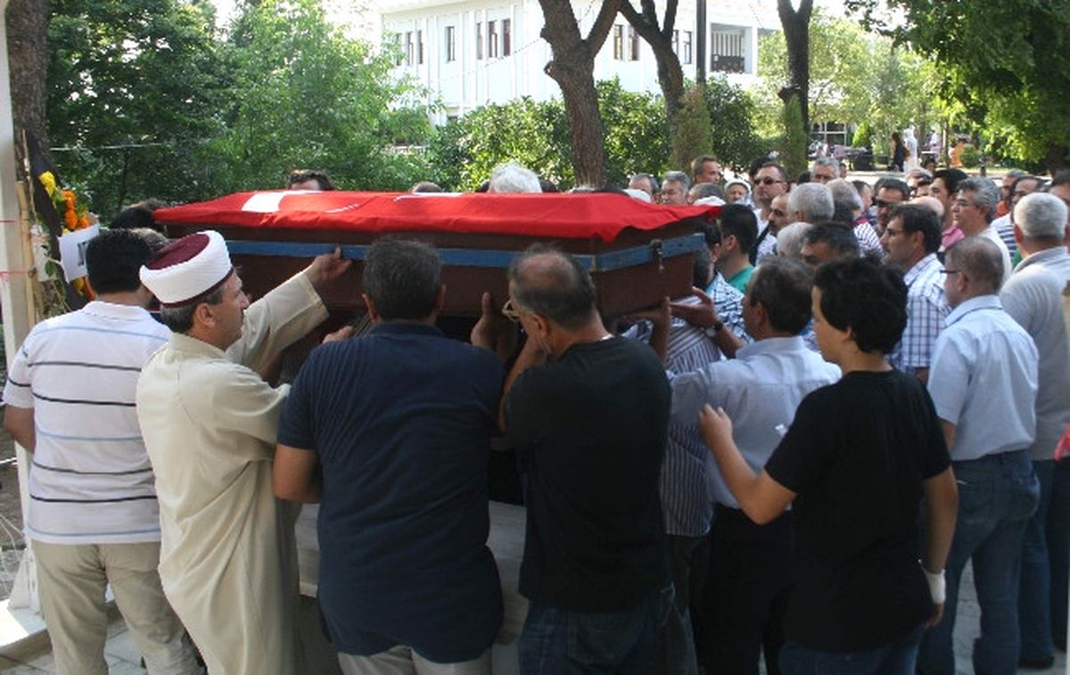 Yardımsever Müdür Son Yolculuğuna Uğurlandı