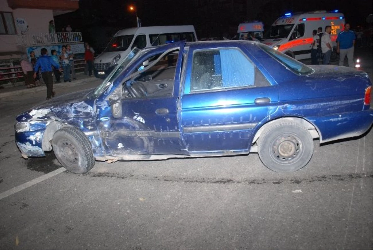 Afyonkarahisar\'da Trafik Kazası: 1 Ölü, 10 Yaralı