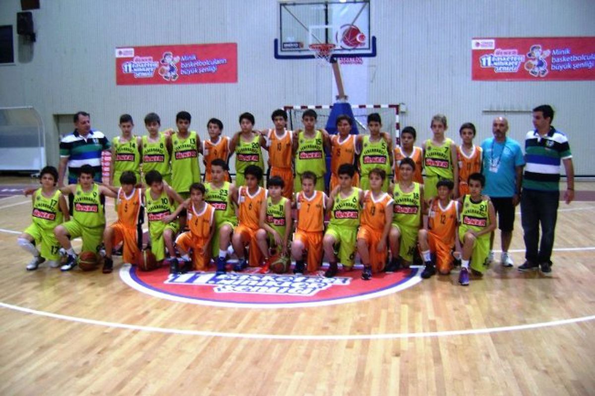 Ayvalıklı Minik Basketbolcular Bursa\'dan Mutlu Döndü