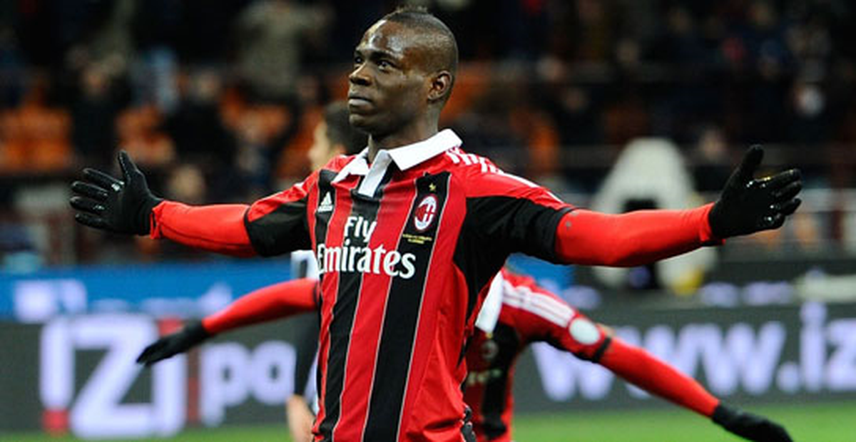 Balotelli Milan'da Kalıyor