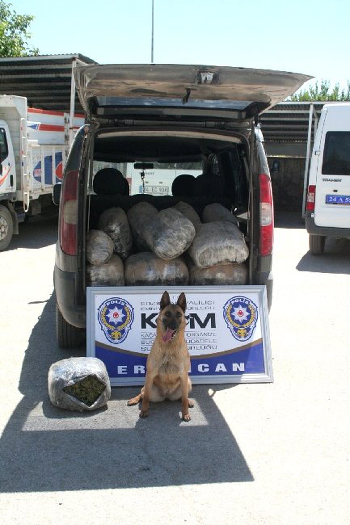 Erzincan\'da 76 Kilogram Kubar Esrar Ele Geçirildi
