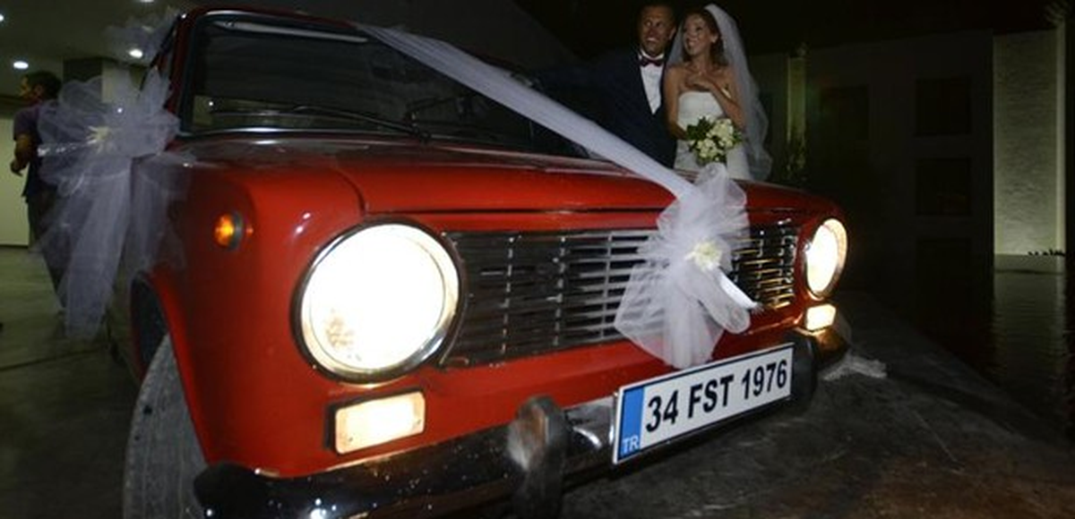 Eşine Düğünde "Hacı Murat" Otomobil Hediye Etti