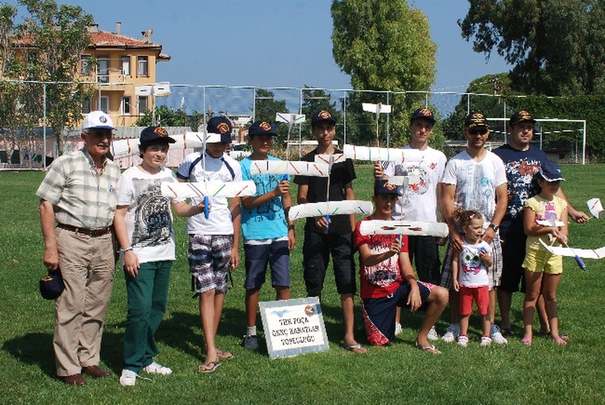 Foça Semalarında Model Uçaklar Süzüldü
