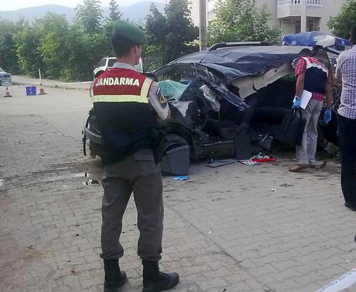 Hafif Ticari Araç Takla Attı: 1 Ölü, 1 Yaralı