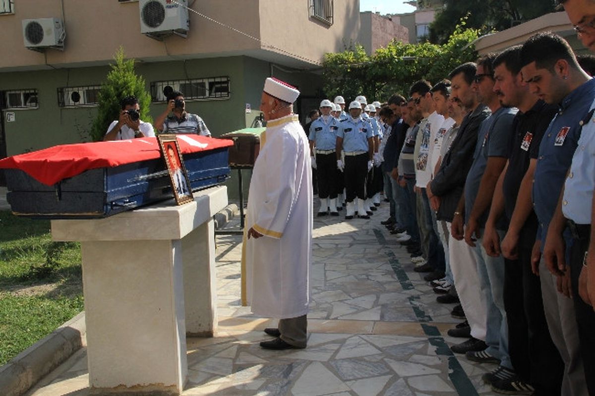 İntihar Eden Polis Memuru Son Yolculuğuna Uğurlandı
