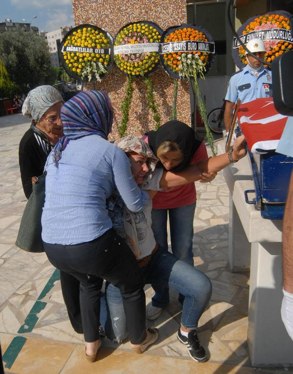 İsyanını Dile Getirip İntihar Eden Polise Son Görev