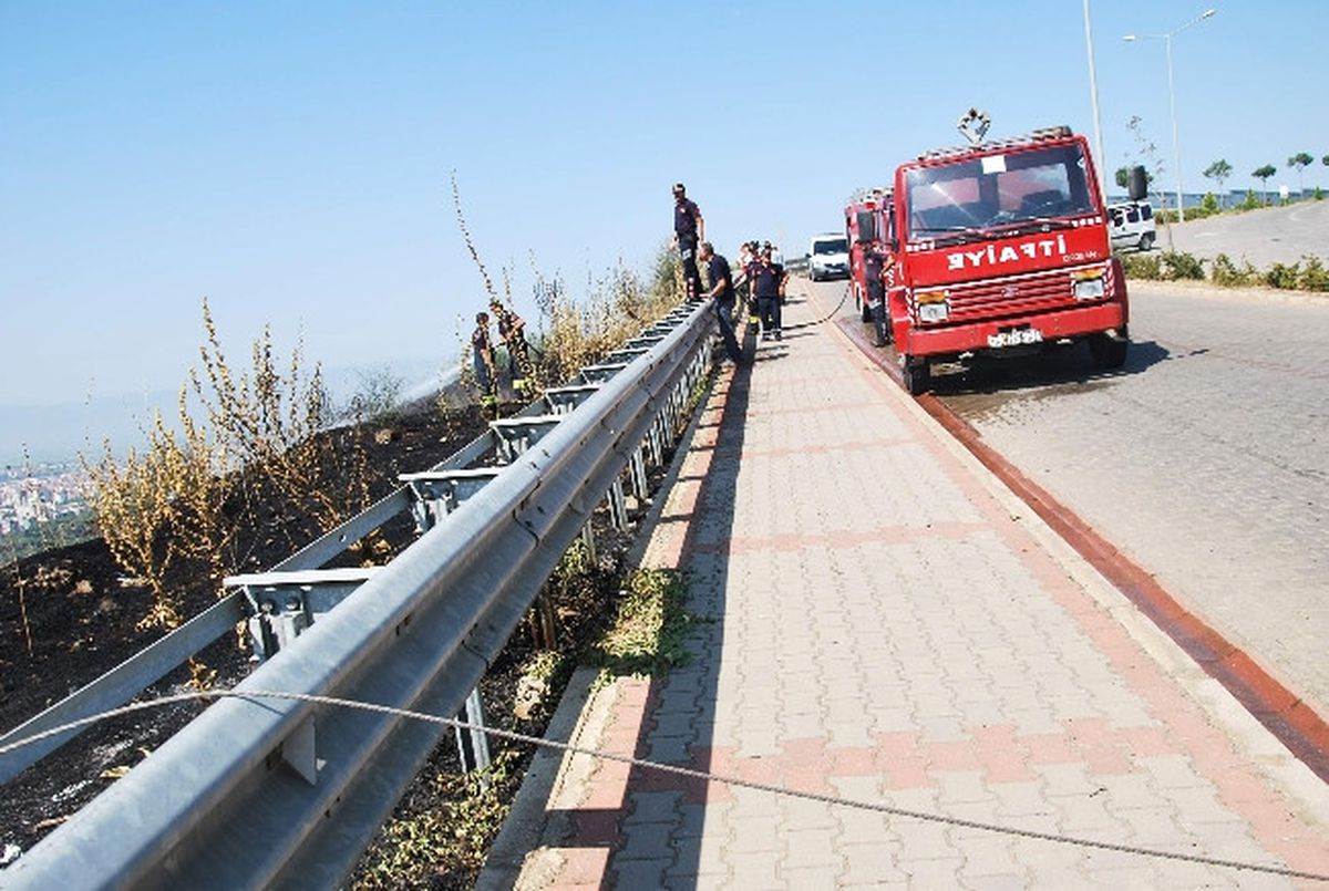 Kopan Elektrik Teli Yangına Neden Oldu
