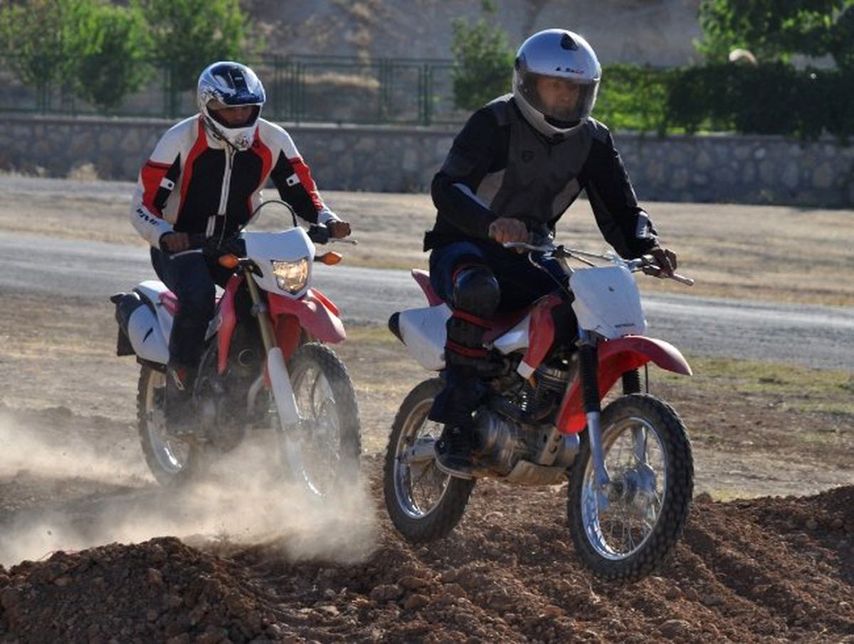 Motorkros Yarışları Nefes Kesti
