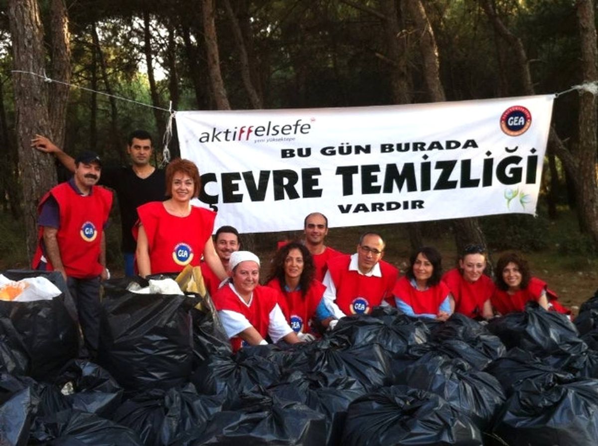 11 Gönüllü Buca-Tınaztepe\'de 480 Kilogram Çöp Topladı...