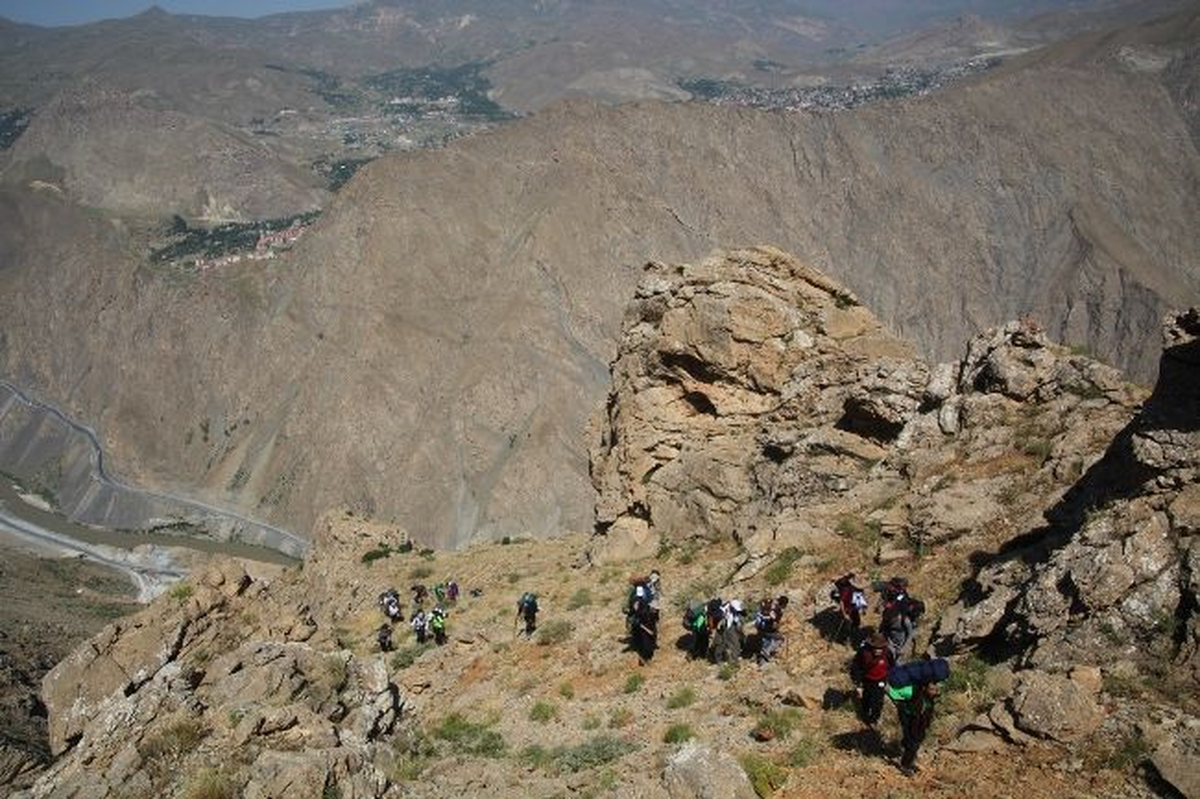 3 Bin 500 Rakımlı Sümbül Dağı\'na Zirve Yaptılar