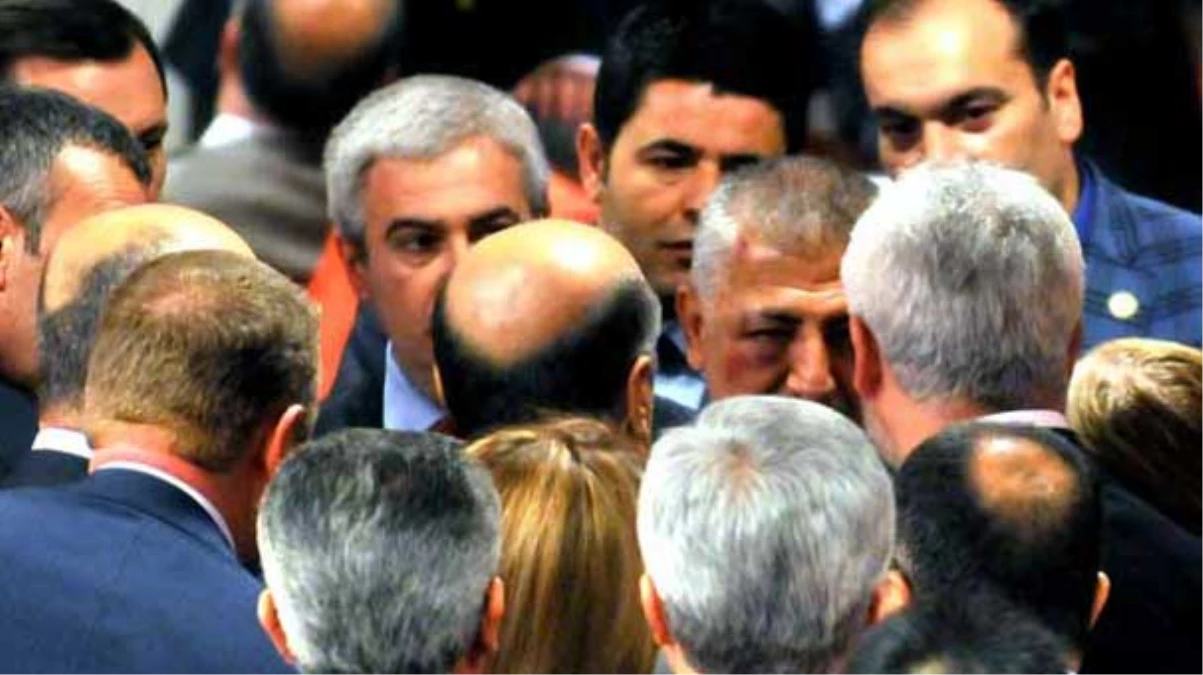 AK Partili Vekiller CHP Kulisini Bastı