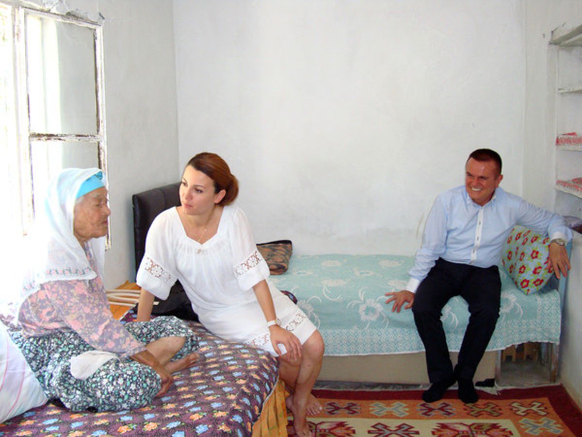 Asırlık Çınar Hatice Atıcı\'ya Ziyaret