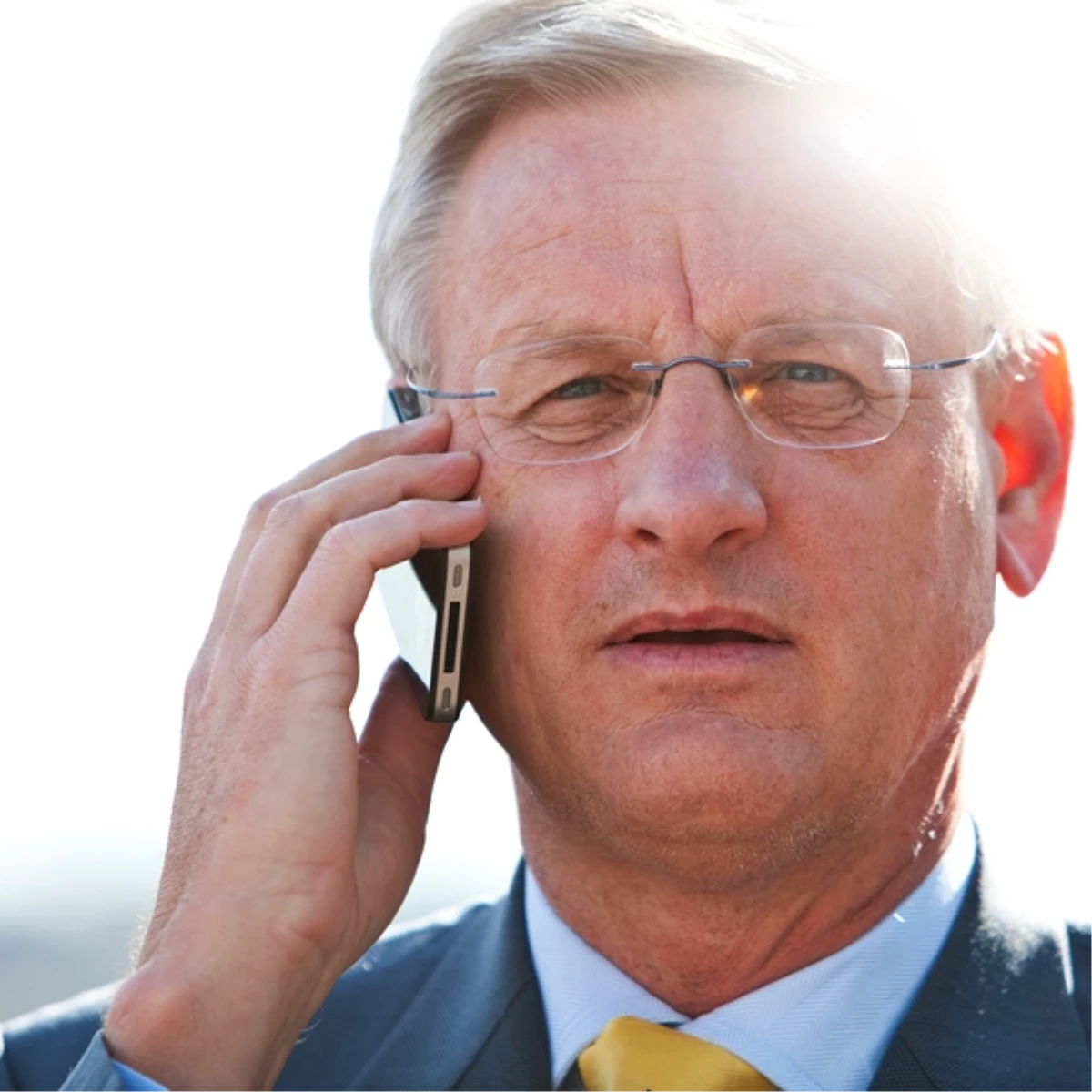 Bakan Bildt, Davutoğlu ile Telefonda Görüştü