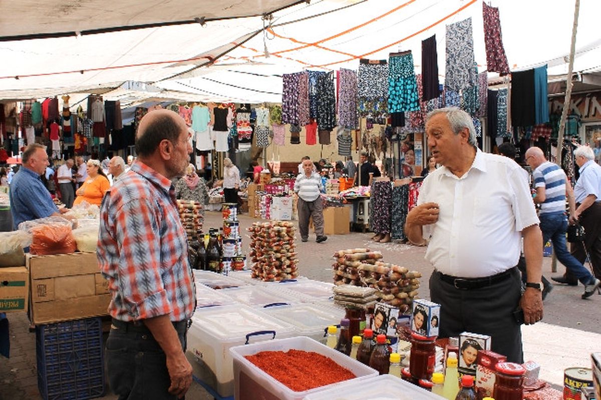 Belediye Başkanı Pazar Yerini Denetledi