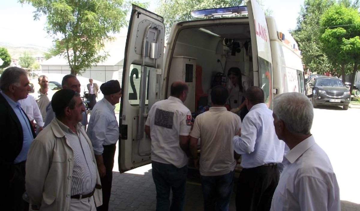 Bingöl\'de Trafik Kazası: 1 Ölü, 4 Yaralı
