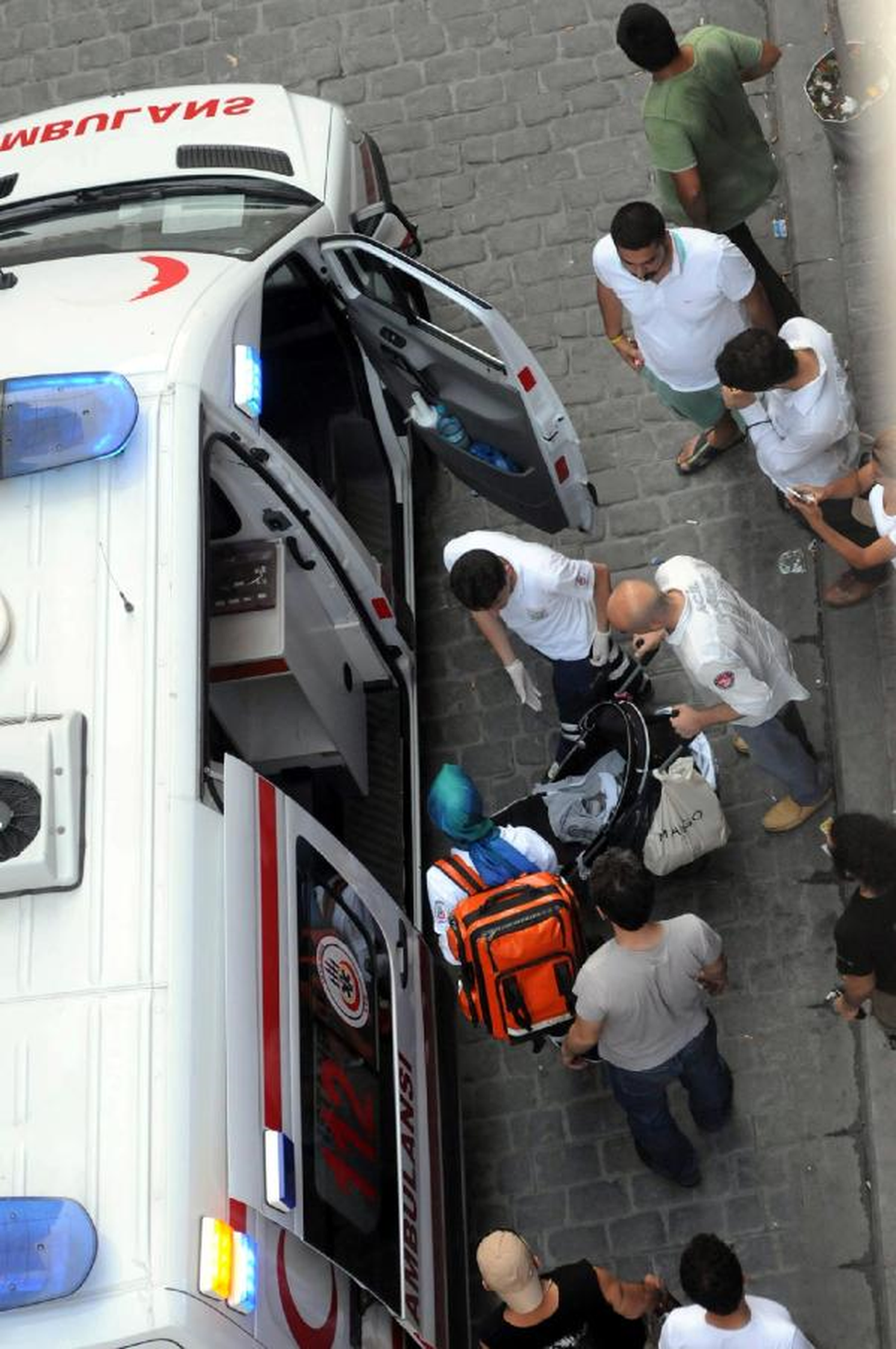 Biri Bebek 3 Çocuk Gazdan Etkilenip Hastaneye Kaldırıldı