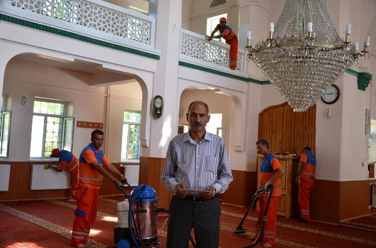 Camilerde Ramazan Temizliği Yapıldı
