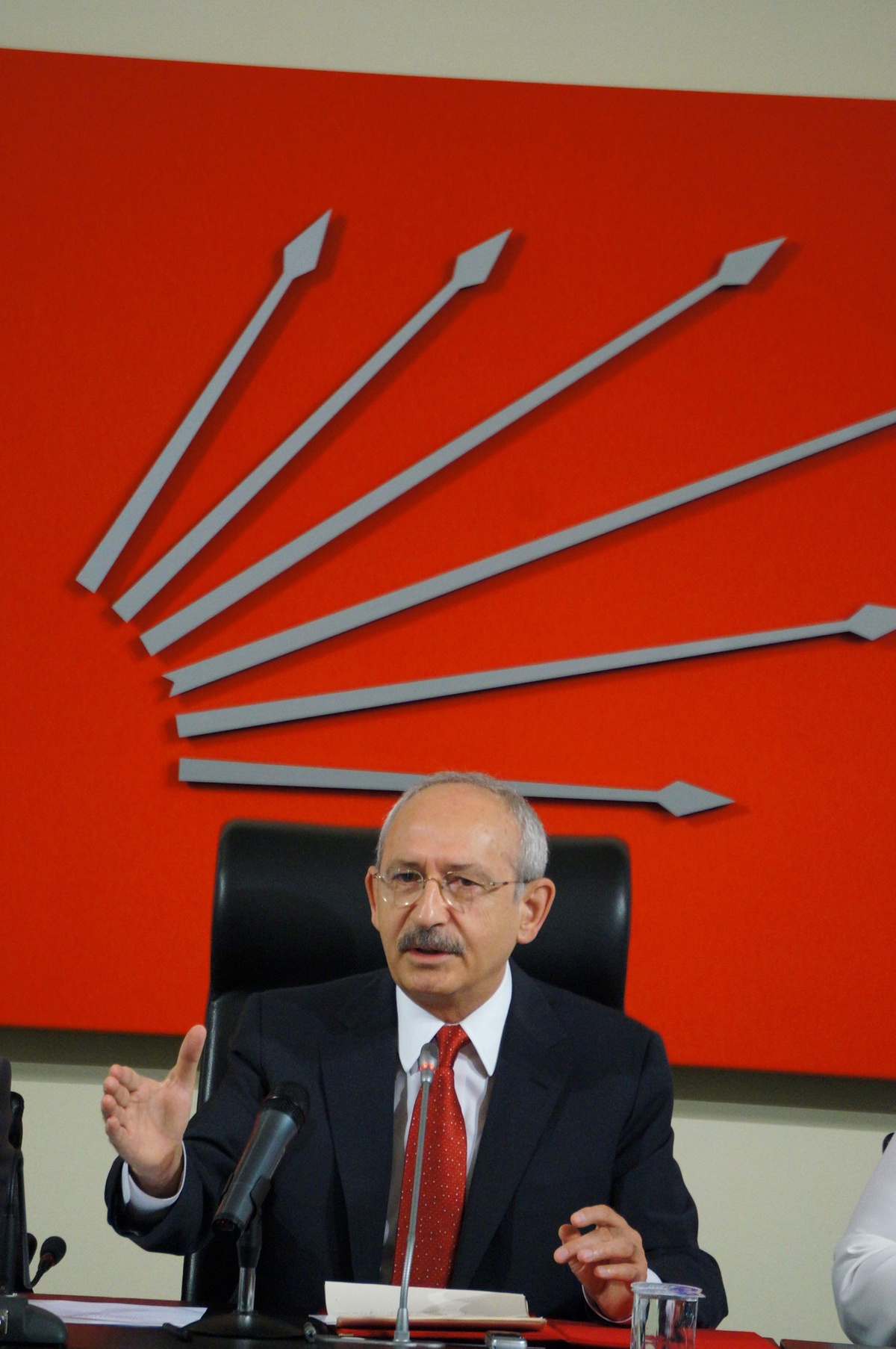 CHP Lideri Kılıçdaroğlu, Gezi Parkı Olaylarında Gözaltına Alınan Gazetecilere Geçmiş Olsun...