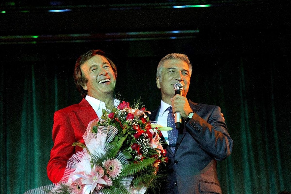Erol Evgin\'den Başkan Durak\'a Salon Övgüsü