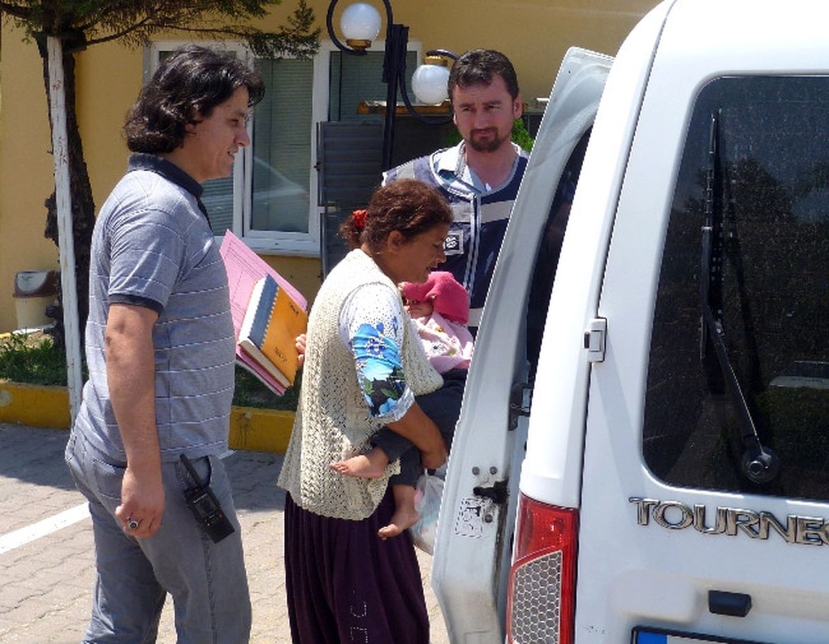 Falcı Kadın Kucağında Bebeği ile Yakalandı