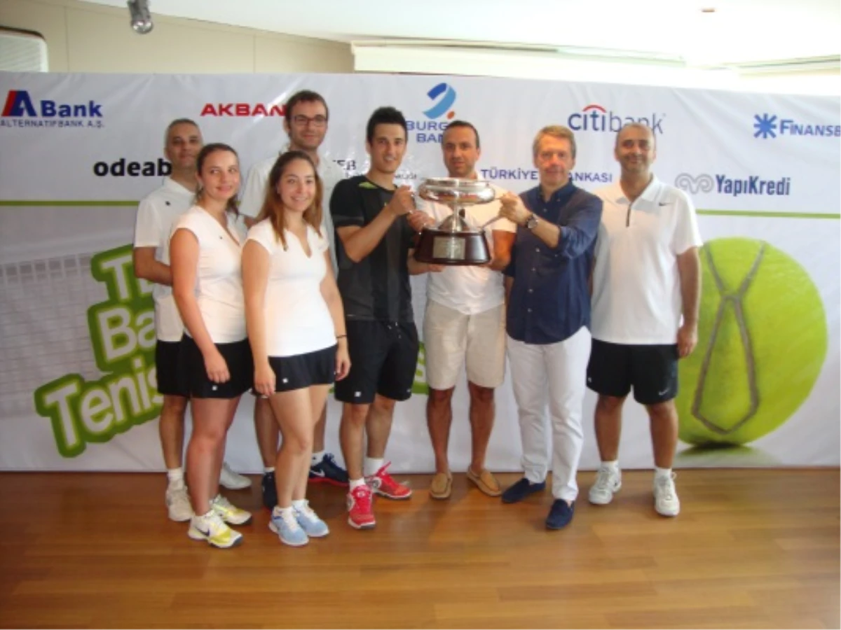 Finansbank Tenis Takımı Kupaları Topladı