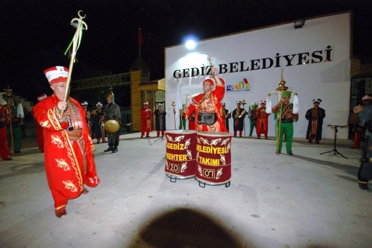 Gediz Mehteran Takımı Konseri Vatandaşları Coşturdu