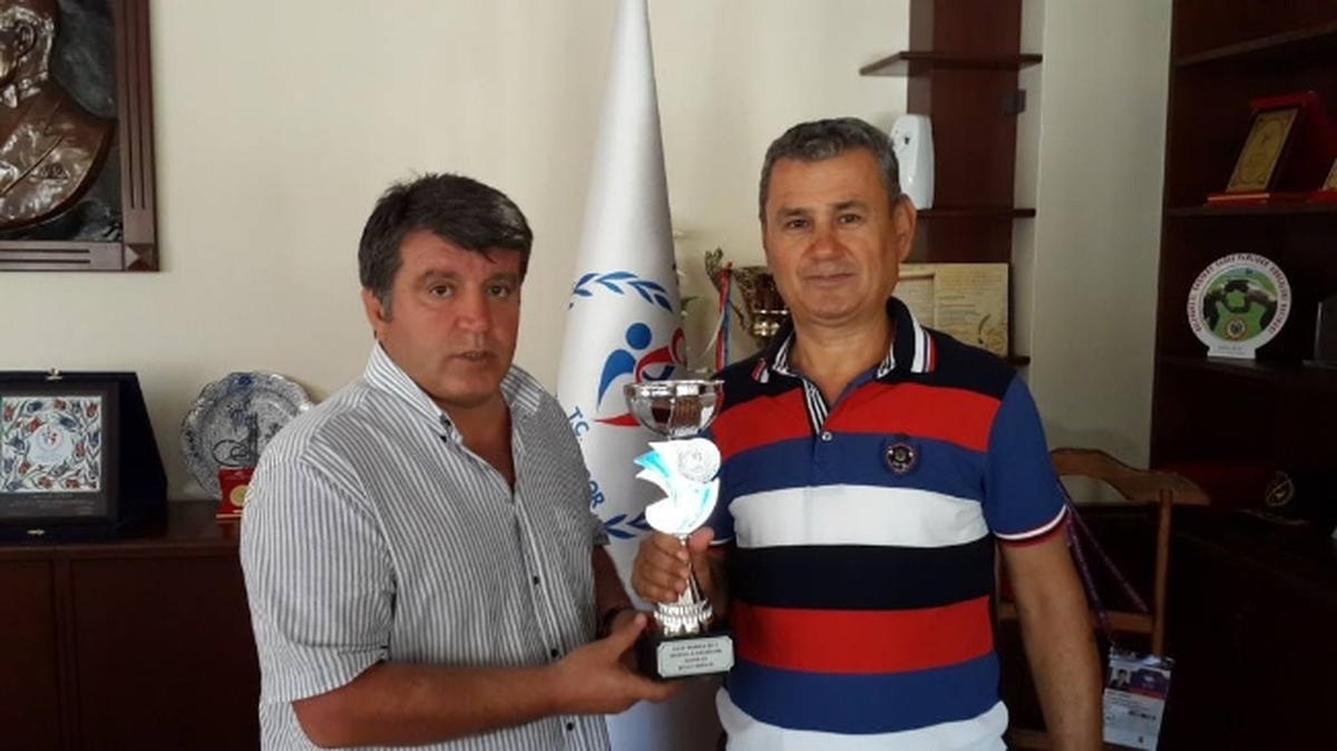 Hentbolcü Kızlar Bölge Birincisi Oldu