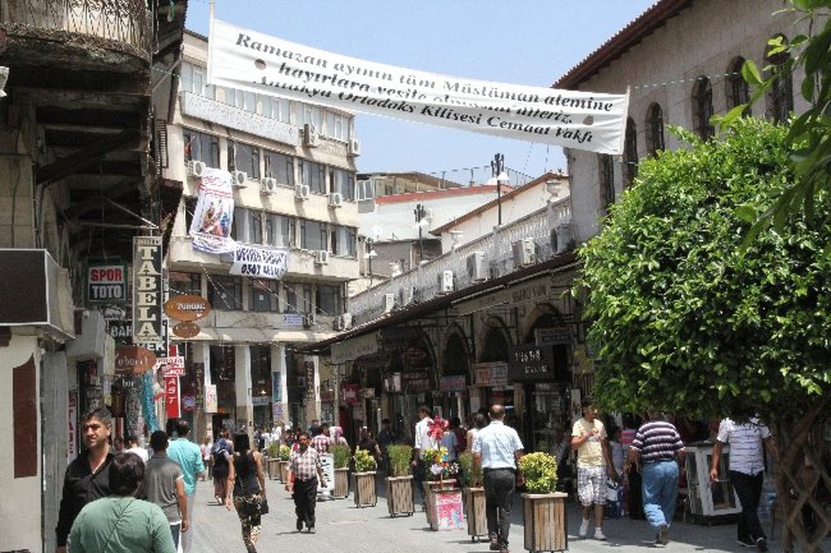 Hıristiyan Vatandaşlardan Ramazan Pankartı