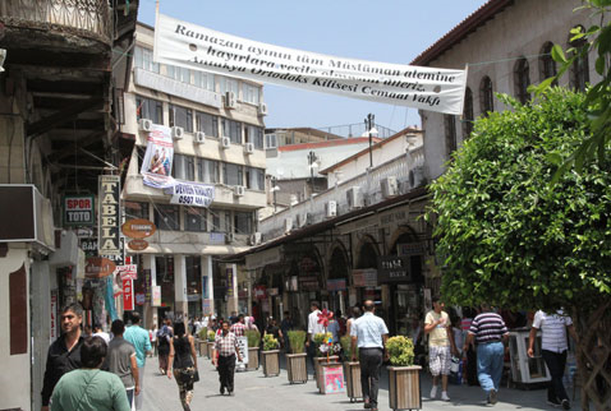 Hıristiyanlar\'dan Ramazan Ayı Pankartı