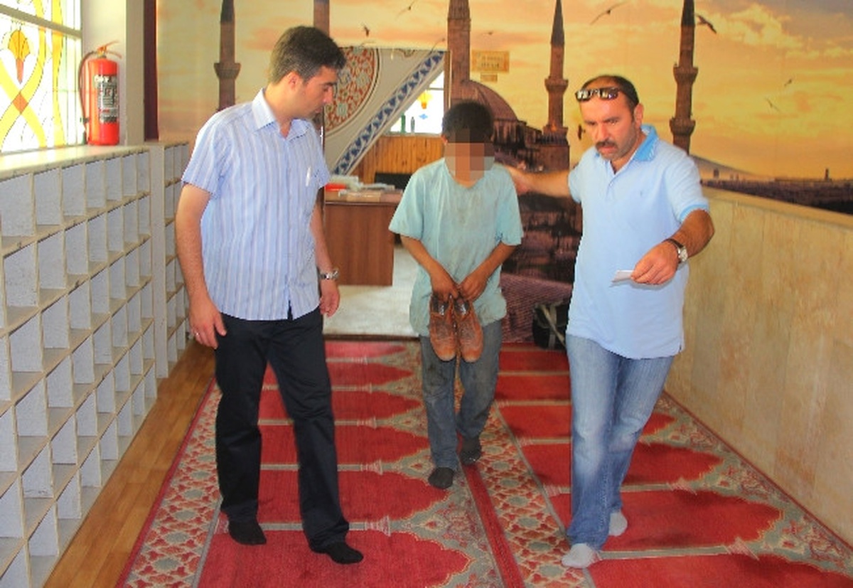 Hırsızlık İçin Camiye Giren Çocuk Yakalandı