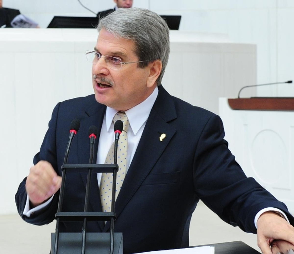 Hükümetin Sağlık Politikalarına Eleştiri…