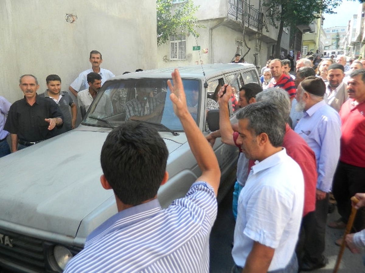 İki Mahalle Halkının İsyanı