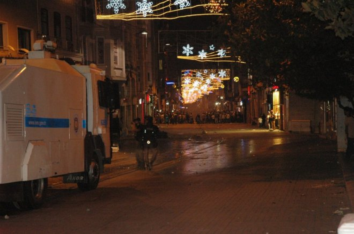 İstiklal Caddesi\'nde Polis Müdahalesi (2)