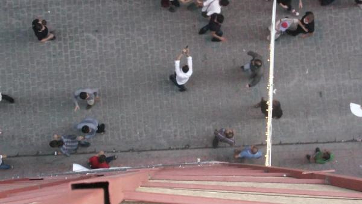 Taksim'deki İki Grup Arasında Tartışma Çıktı
