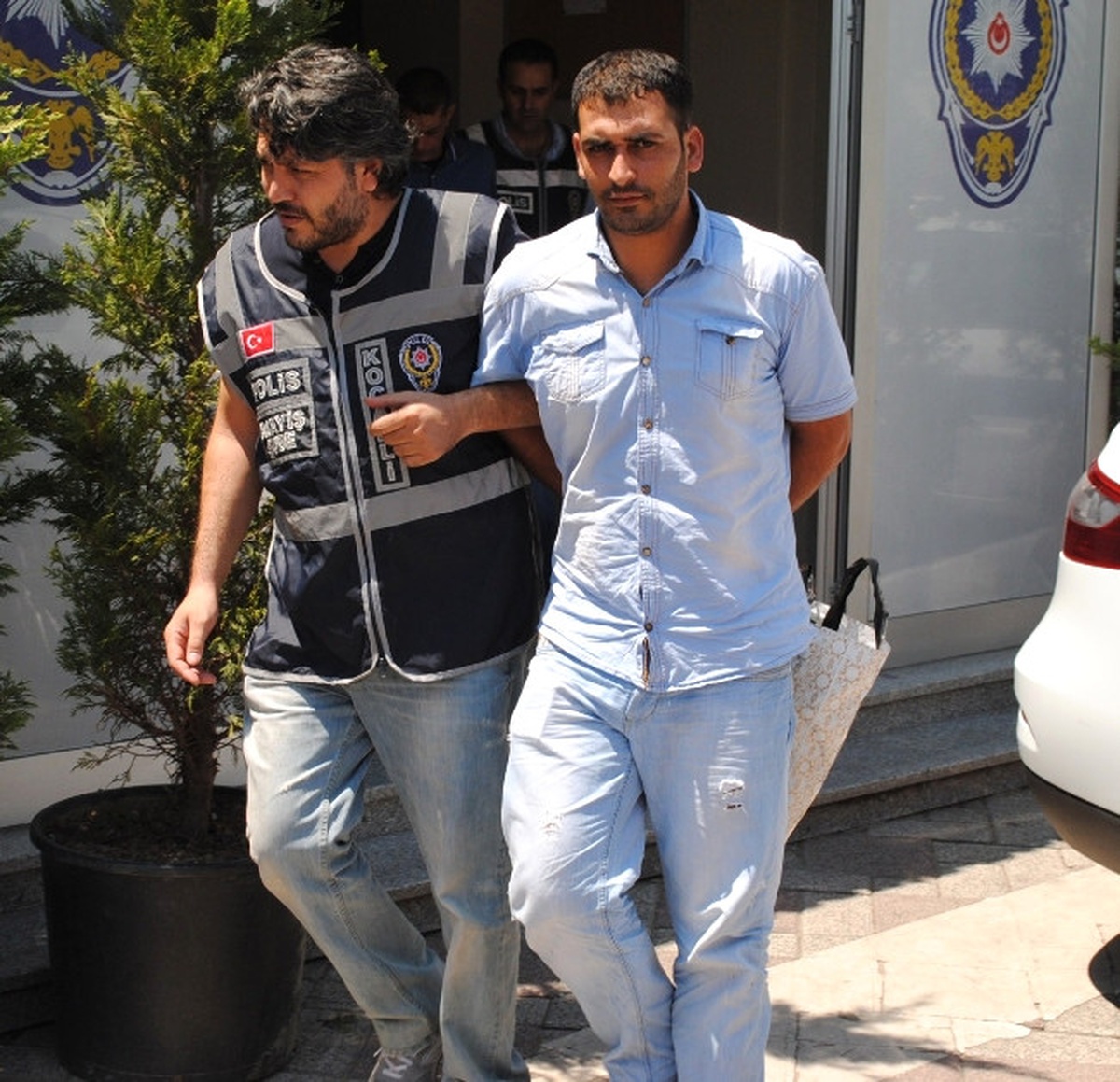 Kaçan Hırsızları Polis Kapanı Yakalattı
