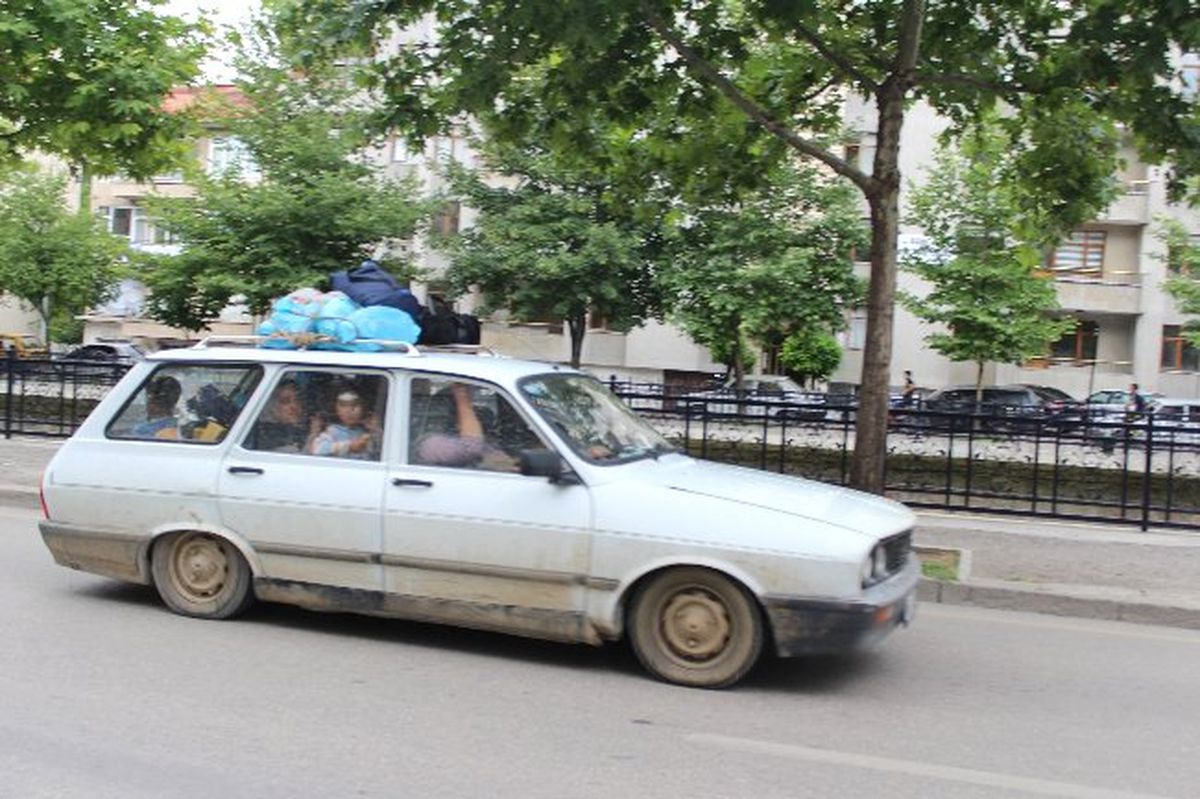 Kastamonu\'da Bir Otomobile 11 Kişi Bindi