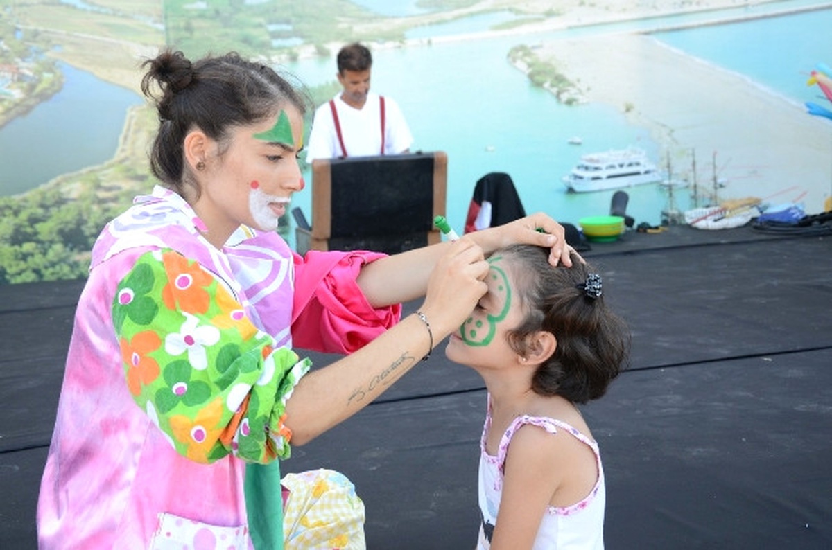 Manavgat\'ta Çocukların Festival Coşkusu