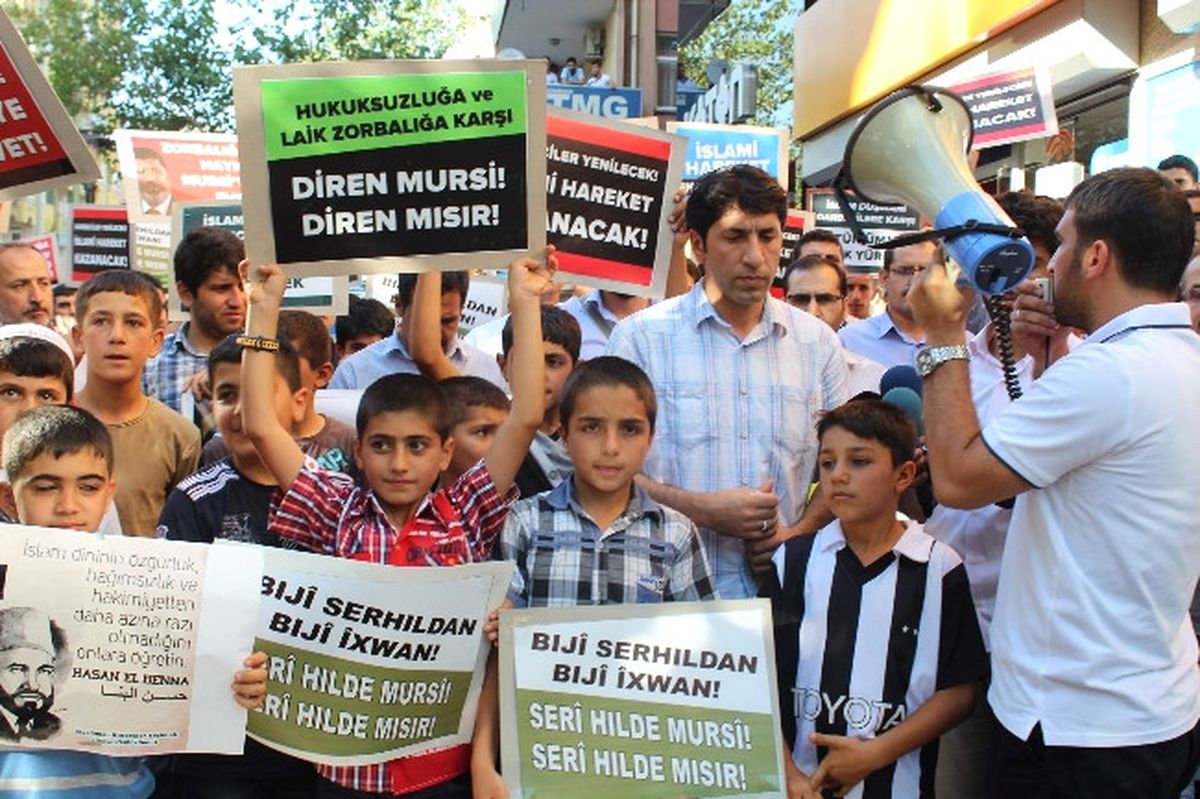 Mısır\'da Ölenler İçin Diyarbakır\'da Gıyabi Cenaze Namazı Kılındı