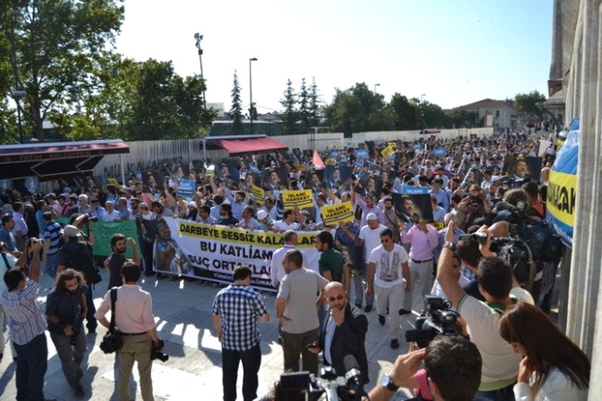 Mısır\'da Ölenler İçin Gıyabi Cenaze Namazı Kılındı