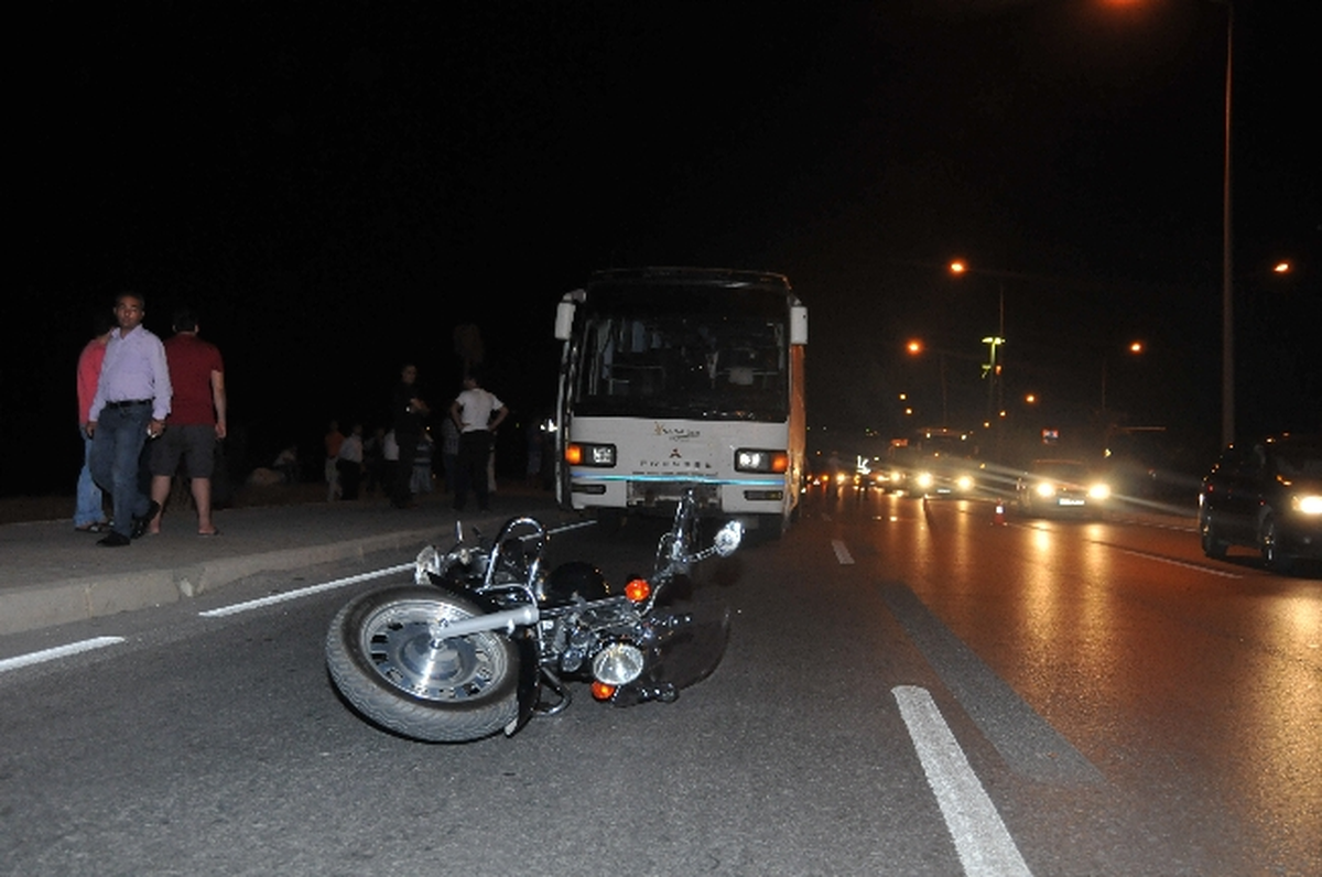 Motosiklet Otobüsün Altına Girdi: 1 Ölü