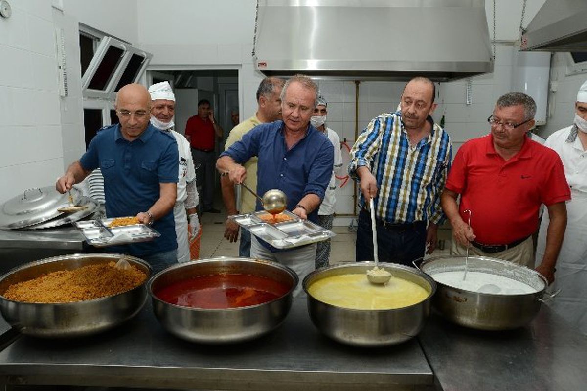 Muratpaşa\'da 600 Bin Kişiye Sıcak Aş
