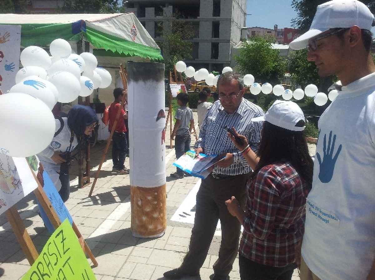 Rektör Battal Madde Bağımlığına Karşı Kurulan Standı Ziyaret Etti