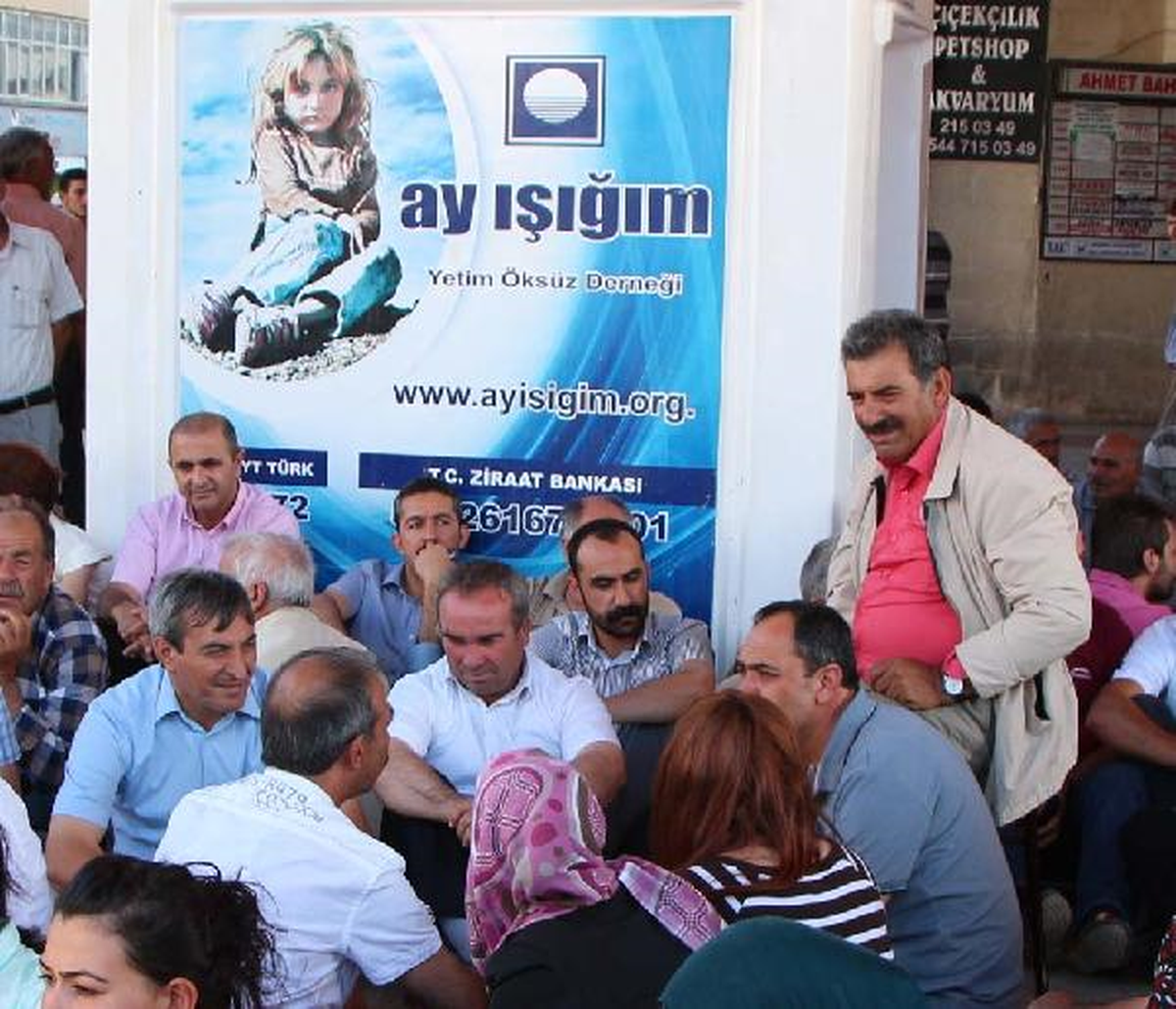 Şanlıurfa\'da BDP\'liler Oturma Eylemi Yaptı