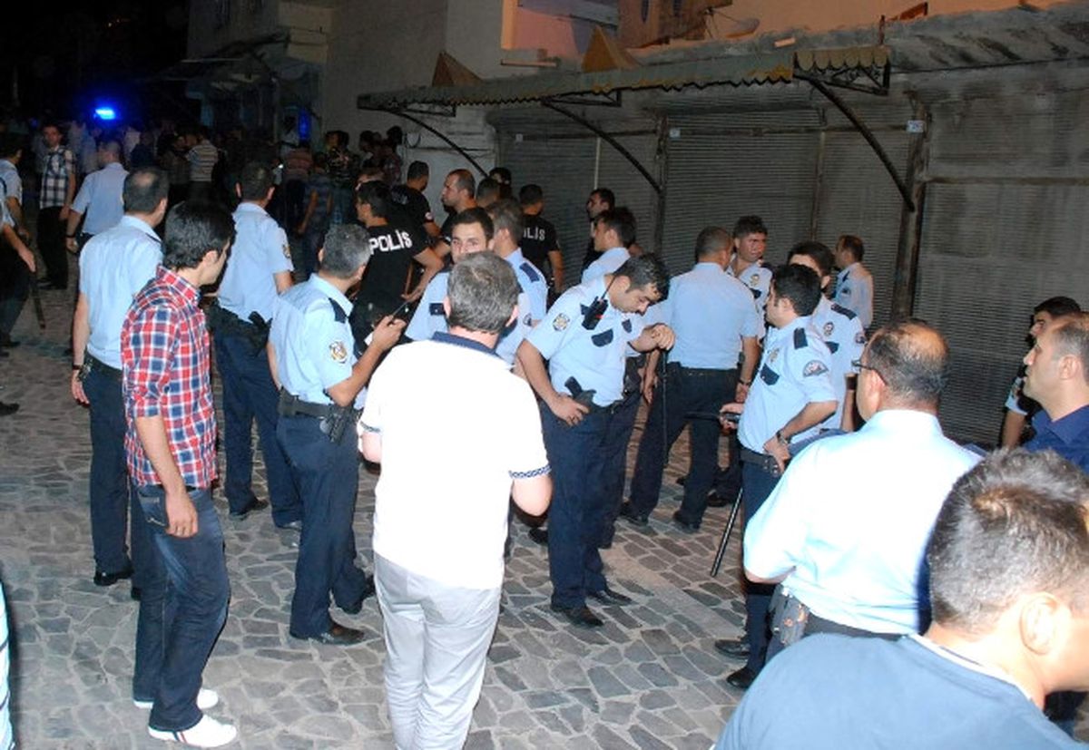 Şanlıurfa\'da Mahalle Kavgası: 4 Yaralı