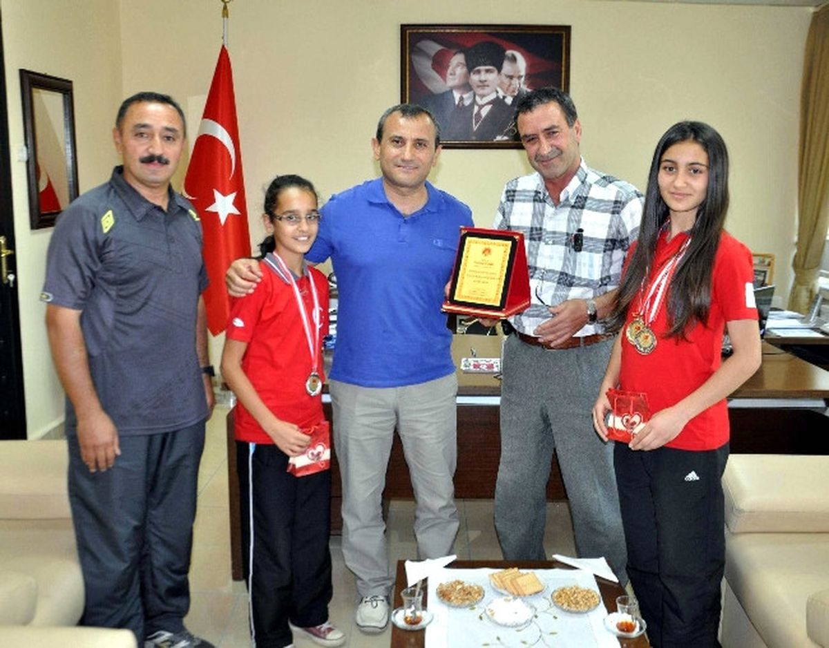 Seydişehir Kaymakamı Sonel\'den Karatecilere Altın Ödülü
