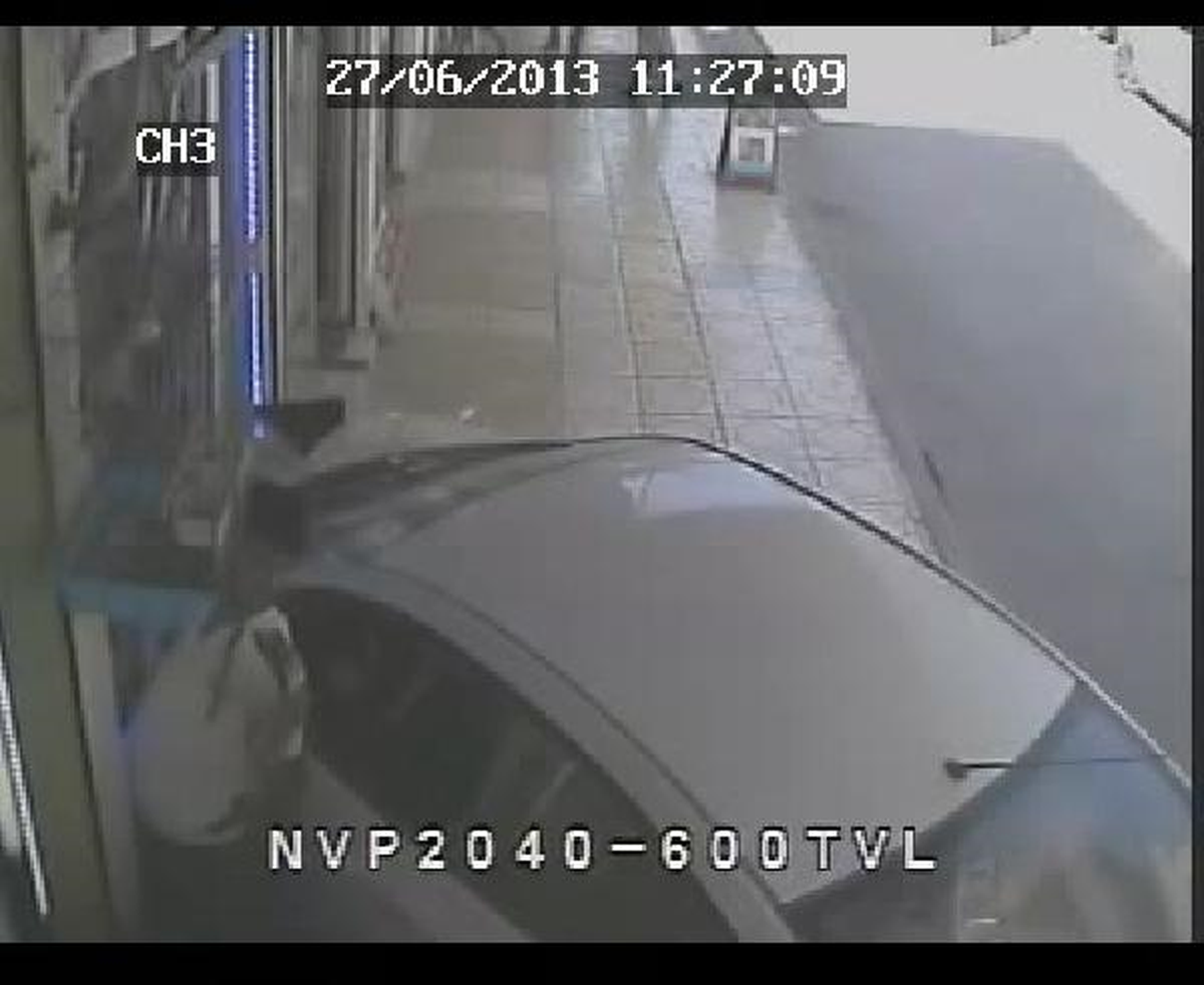 Suriyeli Kadın, Otomobille İşyerine Girdi