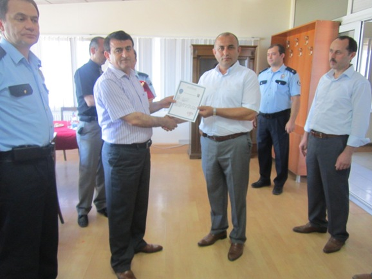 Ünye Kaymakamından Başarılı Emniyet Personeline Plaket